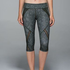 Lululemon Cool to Street crop